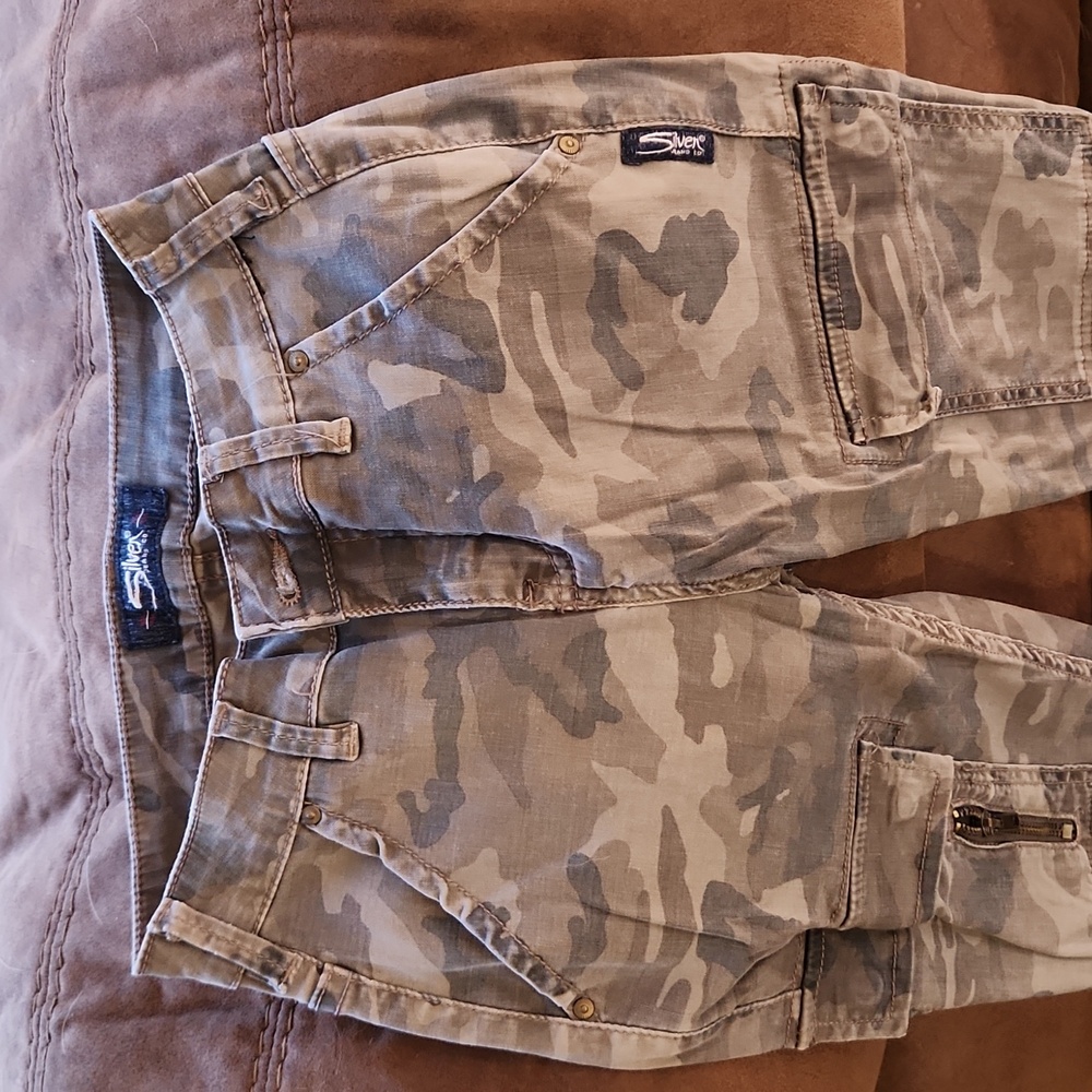Skinny cargo camo jeans